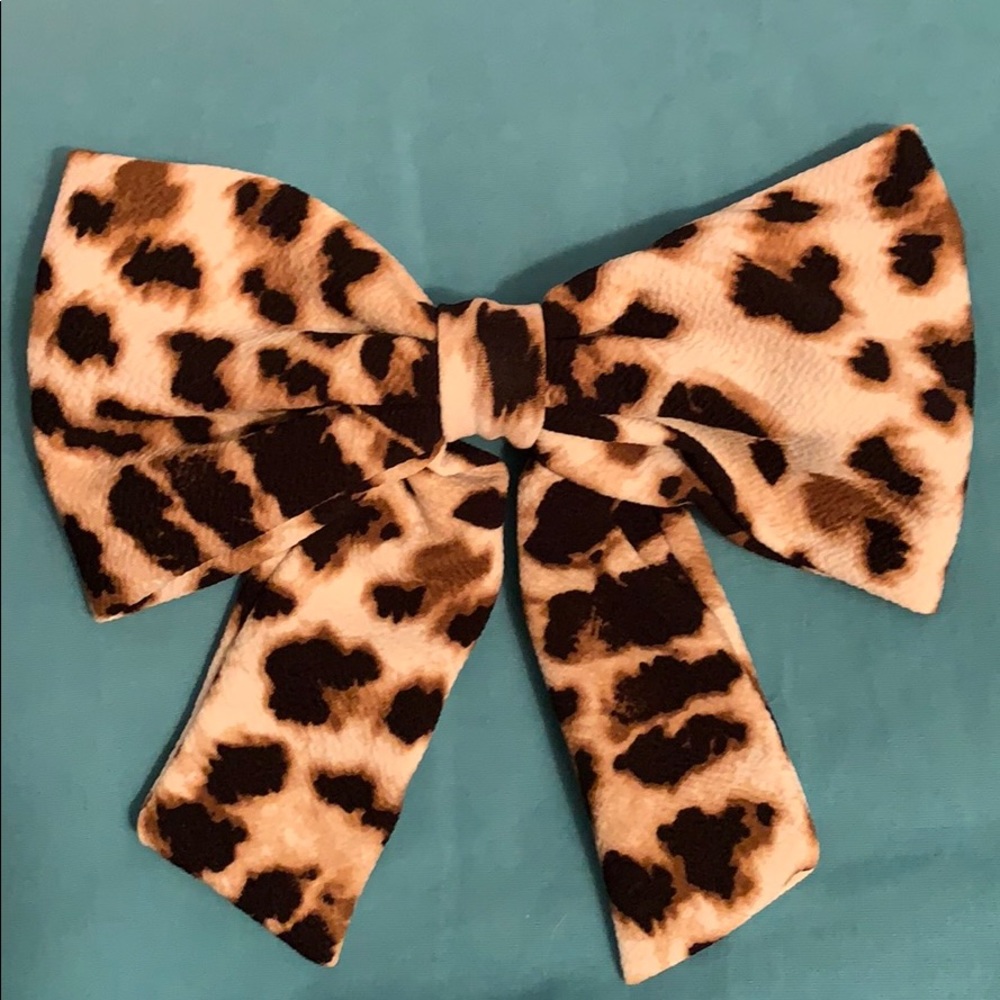 Boutique Bow Pin